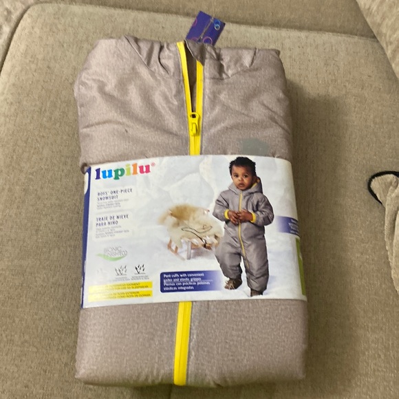 NWT Kids boy one piece snowsuit size 3T - 4T - Picture 1 of 1